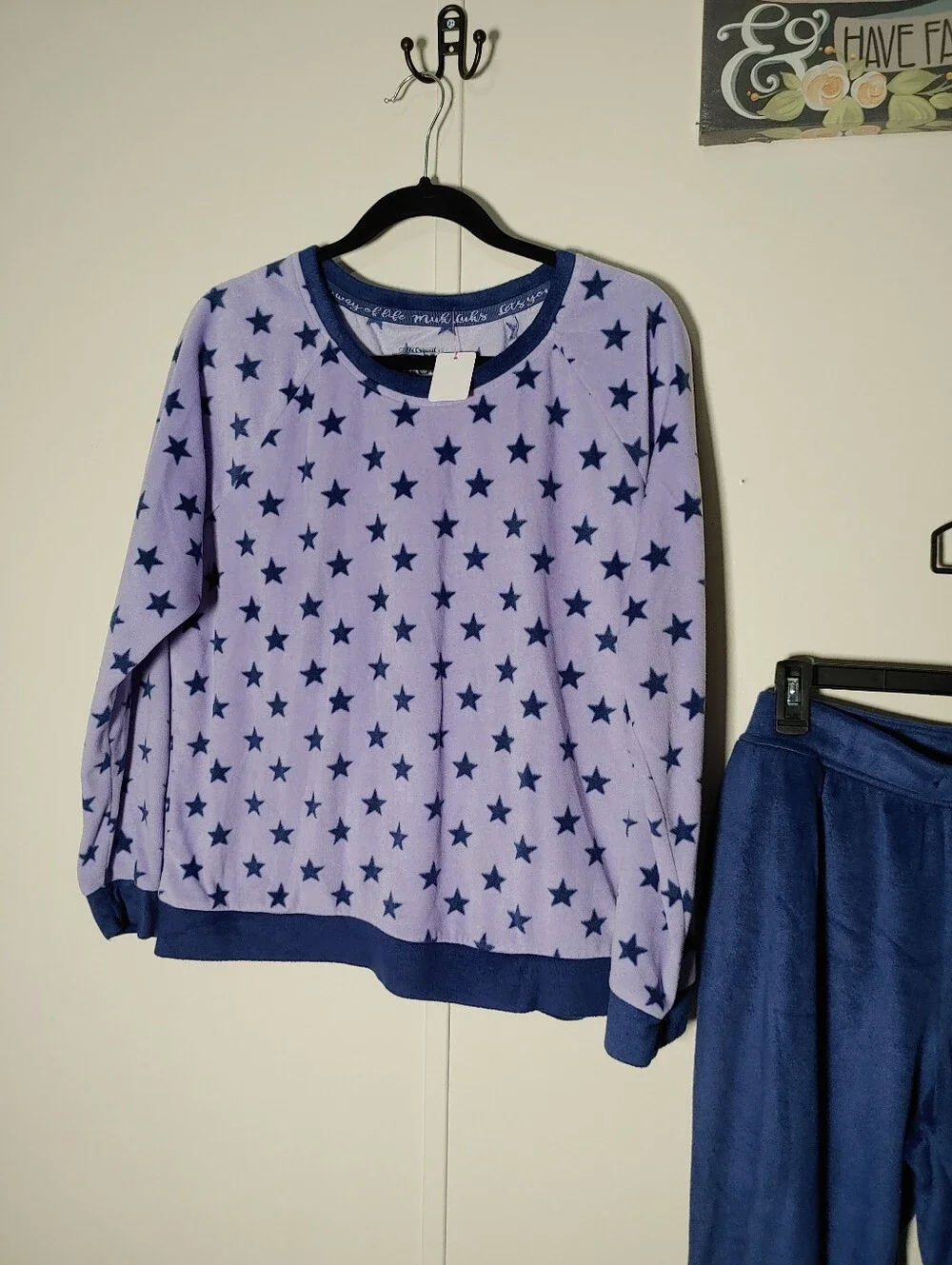 Adorable. Large Muk Luks Purple Fleece Soft & Cozy Star Print Pajama Set